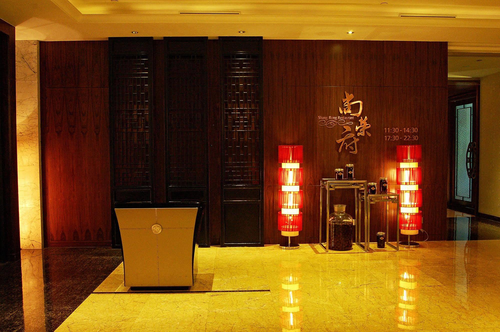 Wyndham Grand Plaza Royale Oriental Shanghái Exterior foto